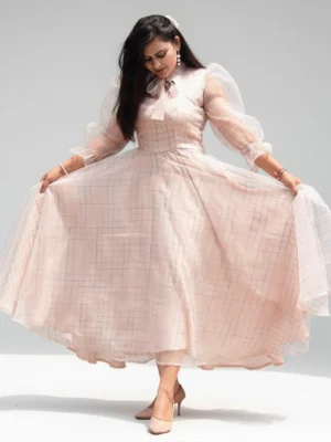 Classic checkered pattern with a sophisticated bow-tie dress
